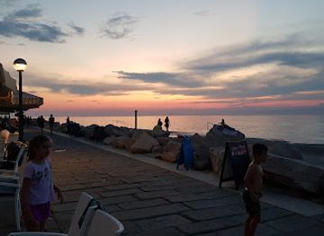 slovenia/piran/nightclub/spuzva-beach-bar