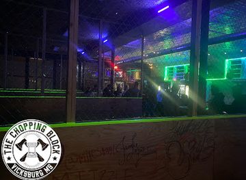 mississippi/vicksburg/nightclub/the-chopping-block-axe-throwing-range