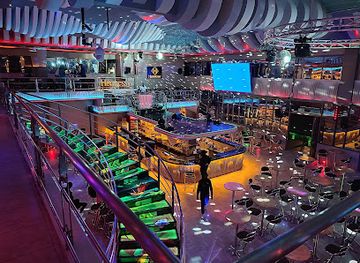 kenya/hell-s-gate-national-park/nightclub/party-island-lounge-naivasha