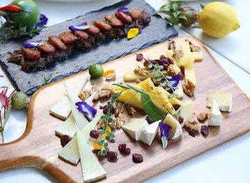 philippines/tagaytay/nightclub/amra-anya-resorts-tagaytay