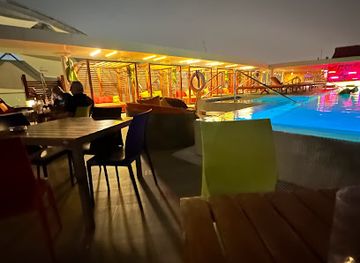 united-arab-emirates/al-ain-zoo/nightclub/the-rooftop-aloft-al-ain