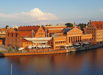 poland/gdansk/oliwa/nightclub/widok-na-motlawe-od-hiltona