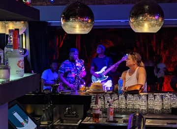 barbados/mullins-beach/nightclub/red-door-lounge