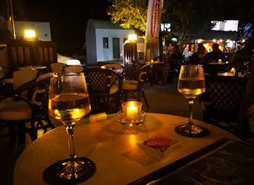 greece/santorini/perissa/nightclub/dorians-bar