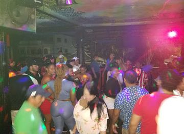 honduras/la-ceiba/nightclub/sopranos-bar-0101