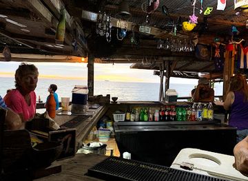 saint-kitts-and-nevis/dieppe-bay-town/nightclub/shipwreck-beach-bar