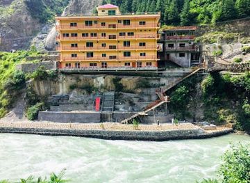 pakistan/kaghan-valley/nightclub/ahsania-hotel-restaurant