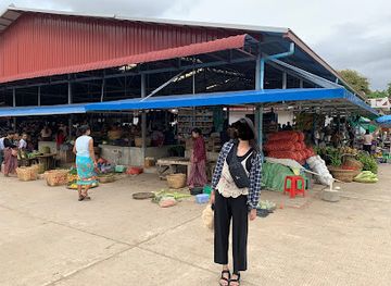 myanmar-burma/bagan/nightclub/new-bagan-market