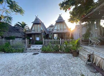indonesia/pulau-moyo/nightclub/sunset-moyo-bungalows