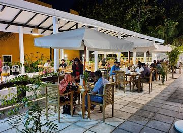 maldives/ukulhas/nightclub/peperone-restaurant