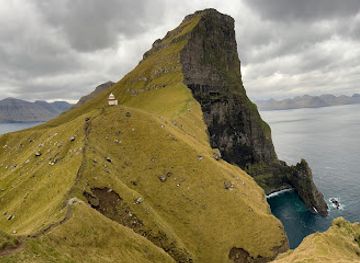faroe-islands/kalsoy-island/nightclub/kallur-lighthouse
