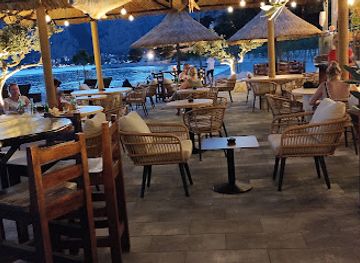 croatia/cetina-river-canyon/nightclub/beach-lounge-bar-fortica