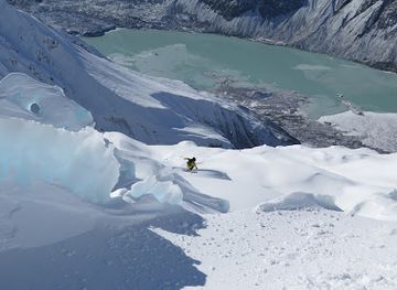 new-zealand/mount-cook-national-park/nightclub/mount-cook-heliski