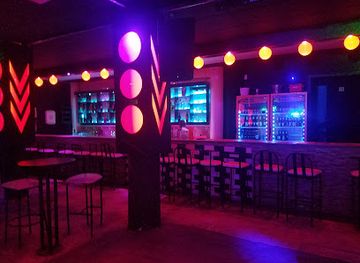 ecuador/galapagos-islands/nightclub/neptunus-blue-club