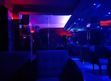 albania/durres/nightclub/club-strip-aventurieret-hotel-spa-muzik-live