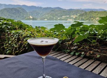 Jezero Lounge - Sushi & Champagne Bar