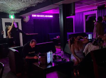 canada/gulf-islands-national-park-reserve/nightclub/door-three