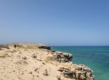 cabo-verde/praia-do-curral-velho/nightclub/santa-monica-bar