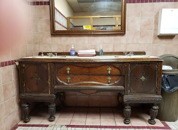 new-york/catskill-mountains/nightclub/joe-s-east-west