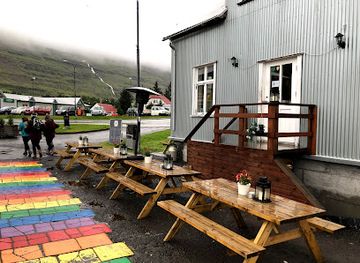 iceland/seydisfjordur/nightclub/kaffi-lara-el-grillo-bar