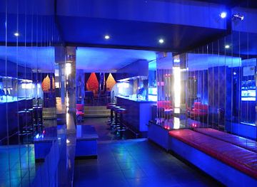 italy/milan/nightclub/blue-eyes-lap-dance