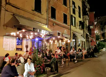 Vertical Lounge Bar