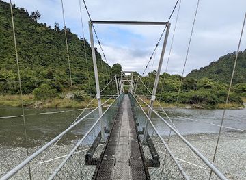new-zealand/punakaiki/nightclub/punakaiki-swing-bridge
