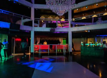 canada/northern-canada/nightclub/sugar-daddys