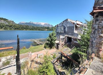 argentina/san-carlos-de-bariloche/villa-tacul/nightclub/hotel-abandonado-laguna-el-trebol