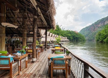 thailand/kanchanaburi/sai-yok/nightclub/the-floathouse-river-kwai-resort