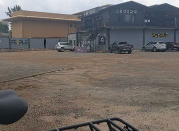 rwanda/karisimbi-volcano/nightclub/people-nightclub