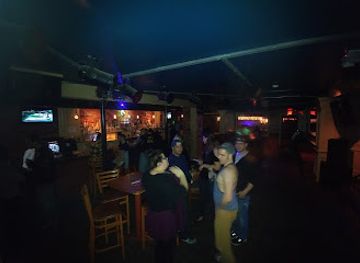 connecticut/talcott-mountain/nightclub/chez-est