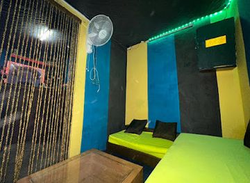 madagascar/majunga/tsaramandroso/nightclub/lounge-bar-401