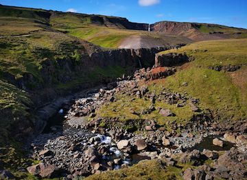 iceland/hengifoss-waterfall/nightclub/hengifoss-carpark