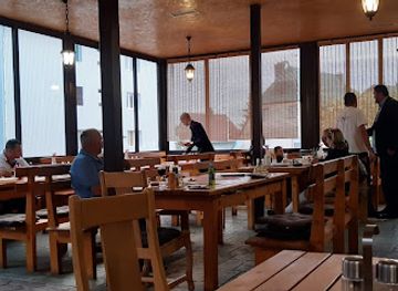 montenegro/zabljak/nightclub/konoba-luna