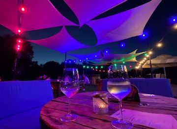 hungary/vac/nightclub/vacz-up-garden-bar