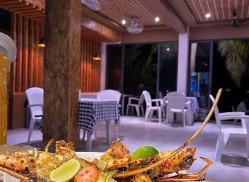 maldives/dhangethi-island/nightclub/the-blue-moon-cafe