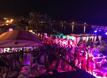 croatia/brac-island/nightclub/benny-s-bar