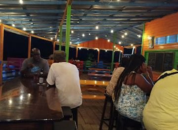 belize/dangriga/nightclub/island-breeze-bar-grill