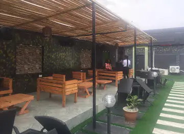 Club N13 and exclusive lounge