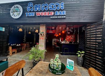 cambodia/siem-reap/charles-de-gaulle-boulevard/nightclub/the-world-bar-sem-reap