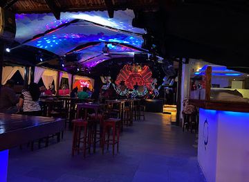 Sinq Night Club