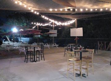 the-bahamas/nassau/cable-beach/nightclub/fiff-place-restaurant-and-lounge