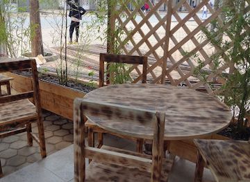 rwanda/musanze-caves/nightclub/hawaii-queens-bar-musanze