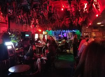 california/oakland/temescal/nightclub/the-avenue-bar