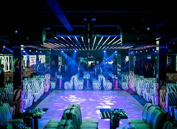 egypt/cairo/giza/nightclub/cavalli-club