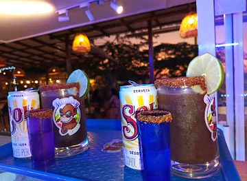 colombia/santa-marta/taganga/nightclub/monkey-drinks