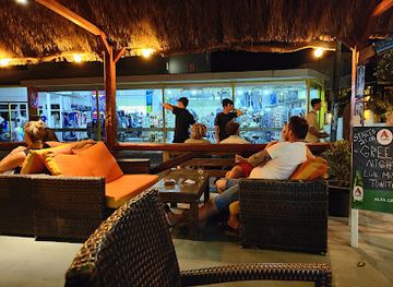 greece/santorini/perissa/nightclub/bob-s-bar