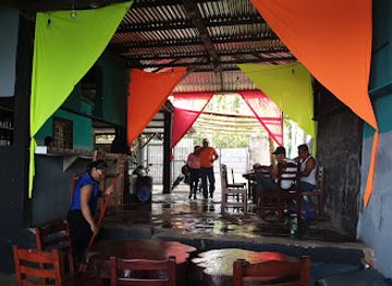 nicaragua/apoyo-lagoon/nightclub/bar-el-miradorcito