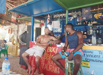 saint-vincent-and-the-grenadines/mayreau/nightclub/black-boy-and-debbie-beach-bar-restauration